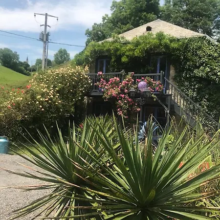 Bed & Breakfast Petit Chateau 4*