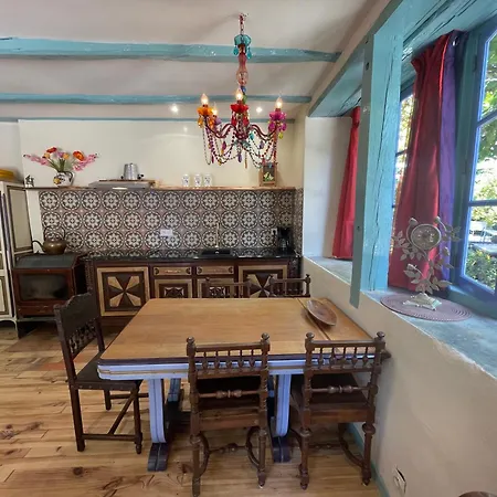 Petit Chateau Bed and breakfast