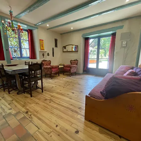 Bed and breakfast Petit Chateau 4*