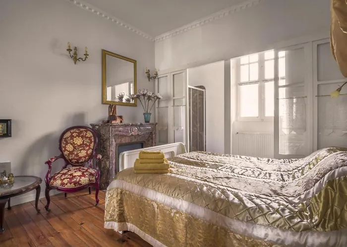 Petit Chateau Bed and breakfast