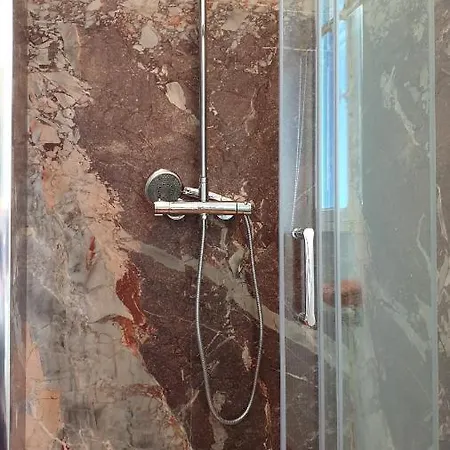 Petit Chateau Bed & Breakfast Laborde