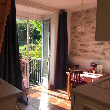 Petit Chateau Bed & Breakfast Laborde