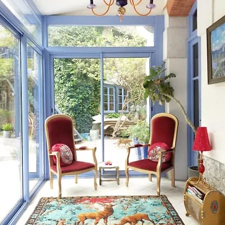 Petit Chateau Bed & Breakfast Laborde