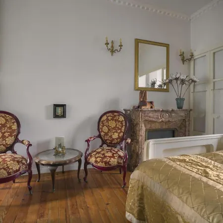 Petit Chateau Bed & Breakfast