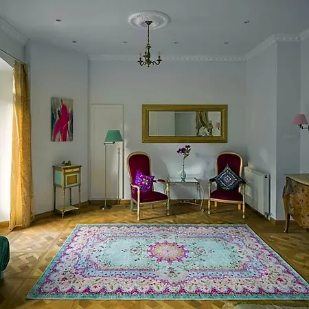 Petit Chateau ベッド・アンド・ブレックファスト 4*