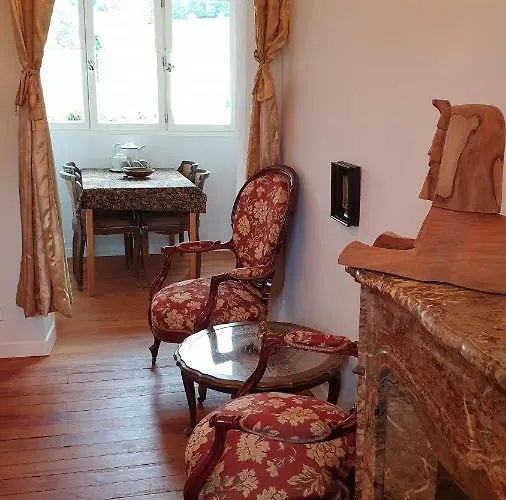 Petit Chateau Bed & Breakfast 4*